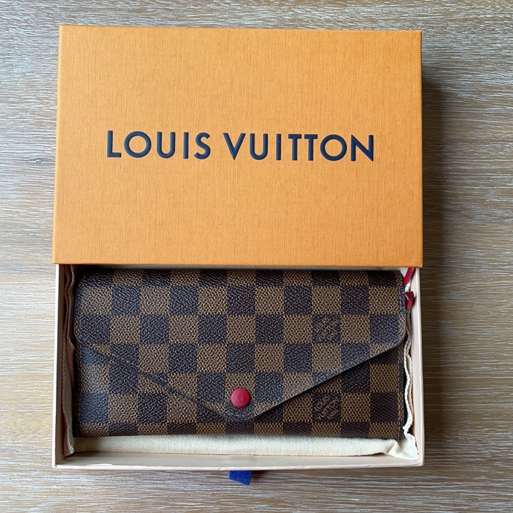 Louis Vuitton Wallet. 
Damier Ebene